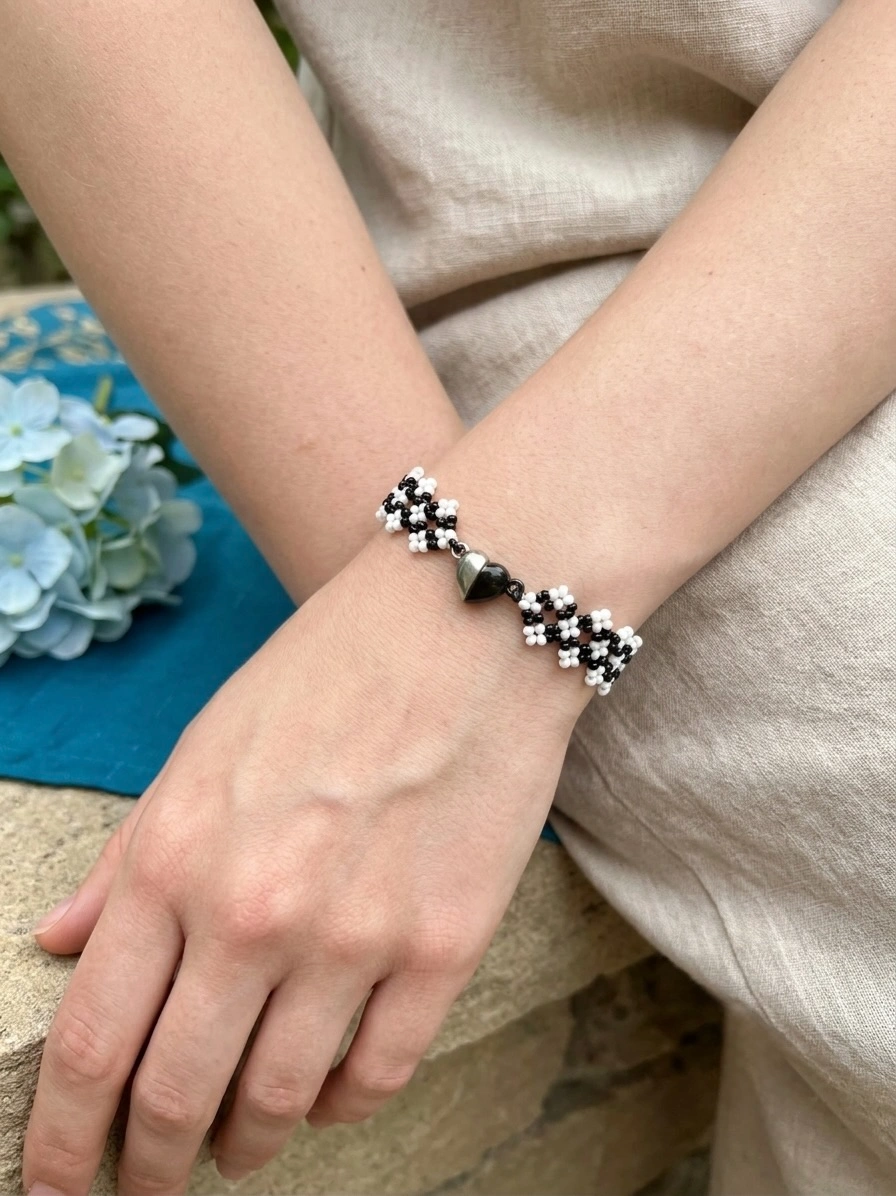 Black & White Floral Beaded Bracelet
